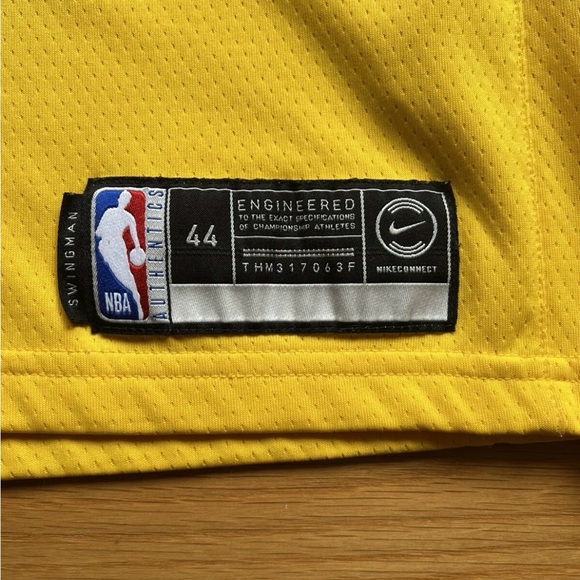 Lebron James Lakers Jersey #23 Size 44 Nike NBA Yellow - Picture 4 of 7